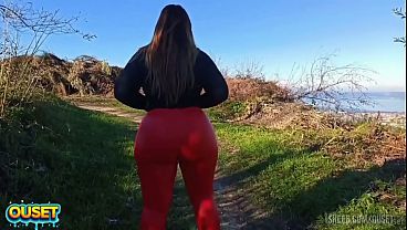 Big-bootied woman in tight red leather pants - Ouset