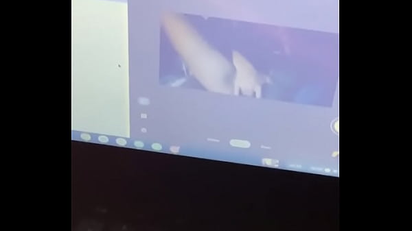 teen fingering herself