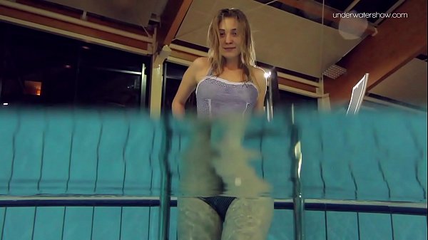 Download Video - Duna Bultihalo underwater naked babe