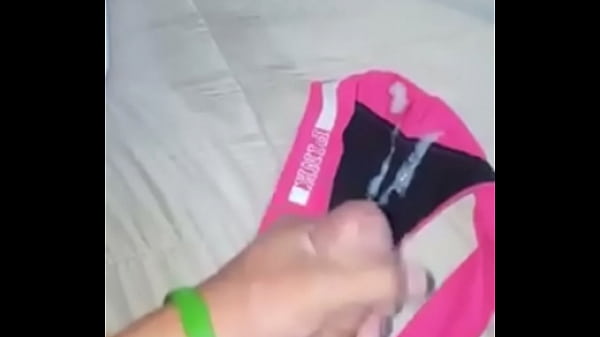Ein Sehr Schöner Schuss Sperma Auf Sexy Höschen