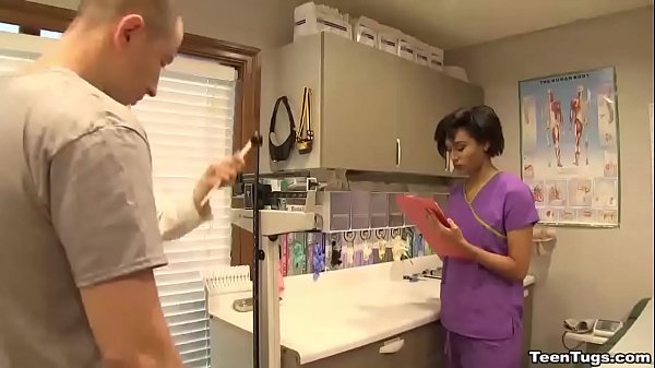 teen-Sexy nurse cum extraction