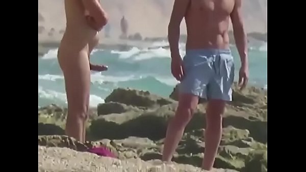 Download Video - M&atilde;o amiga na praia