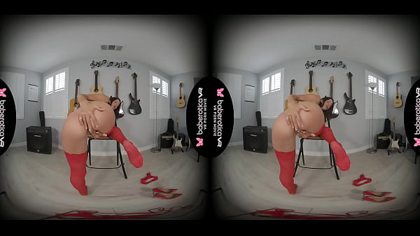 Solo brunette milf, Alexis Fawx is masturbating, in VR