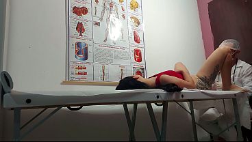 Gynecologist sticks finger in patient's anus and fucks her!