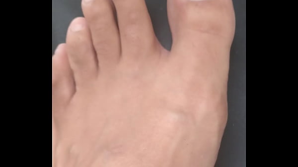 Pezao quarenta e seis e uma rola mega grossa, o...