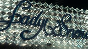 Fodendo o cuzinho da esposa e da amiguinha l&eacute;sbica, voltou para configura&ccedil;&atilde;o de f&aacute;brica