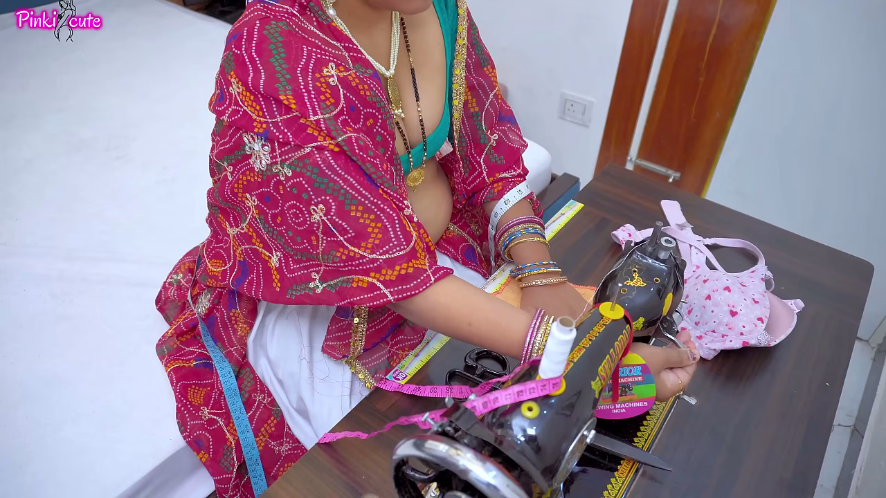 Sasur bahu alone- Indian Bahu get Hard Fucked in Hairy Tight Pussy by Sasur ji when bahu takes measurement.