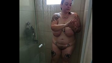bbw takes a shower after gym