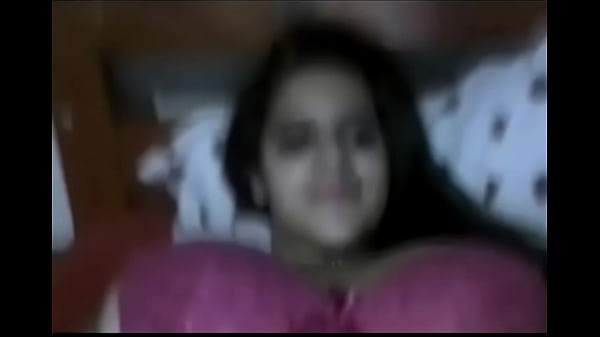 thumb busty brunette