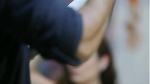 Professora de artes seduz aluno