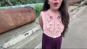 セクシーな美女がお金のために見知らぬ男にフェラチオをして中出しされる