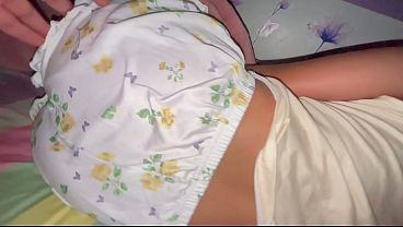 Download Video - DIOS M&Iacute;O PERD&Oacute;NAME&excl; Mi Hijastra se pone la pijama de su madre y la confundo en la cama