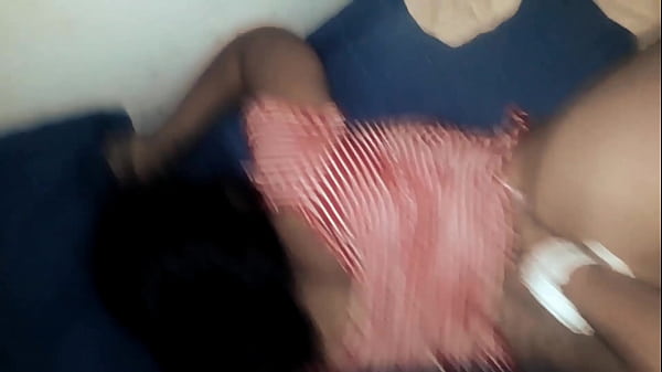 Download Video - Cog&iacute; a mi hermanastra con curvas en la cama de nuestros padres