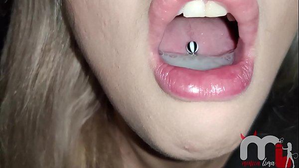 Recebendo gozadas na boca e na cara de desconhe...