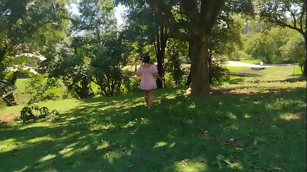 MARY BUTTERFLY : I was very hot and my husband cuckold took me for a walk in the public square and I took the opportunity to get some fresh air and do Exhibitionism, I'm a married and naughty whore