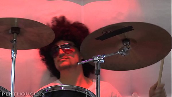 Download Video - Ravishing Rockstar Juelz Ventura Sucks the daylights out of Bruce Venture