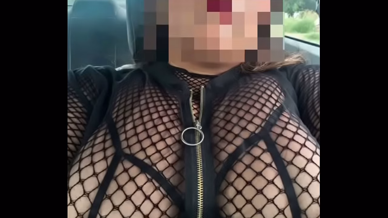 Exhibicionismo - Me encanta mostrar mis grandes tetas en coche y me pone bien caliente lo que me dicen cuando me ven
                   hot sexy outdoor milf amateur mature car whore bbw big tits puta tetona madura coche big natural tits tetotas muchos negros