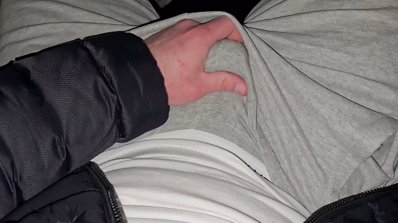 Deutscher Daddy im Auto mit Precum in grauen CK Cumshot - PhantomGentX