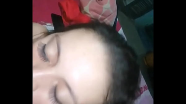 Madame se fait bien remplir le cul par son voisin !