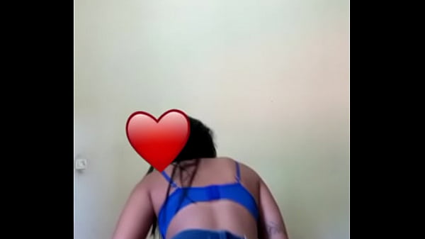Novinha safada dançando com seu rabão delicioso