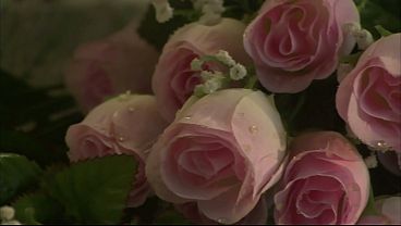 Titia safada fica desfilando de lingerie e chama aten&ccedil;&atilde;o ela resolve punir sobrinho dando o cuzinho e ele fode ela at&eacute; gozar dentro dela