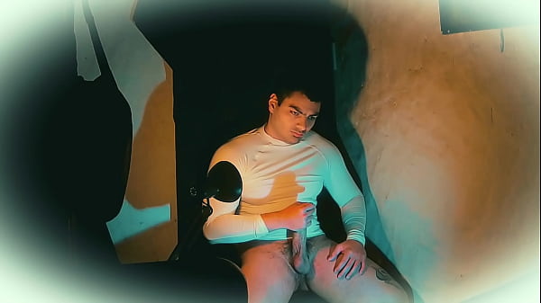 Outfit Sexy de White brillante con su Big Cock de 18 Centimetros (Angulo camara 2)