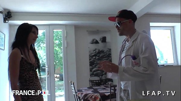 Petite French calls SOS Sodomie to get her ass dilated by an expert