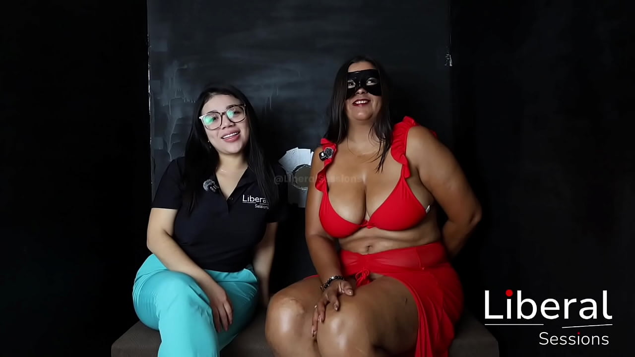 Milf de enormes tetas y gran culo en su primer glory hole
                      latina sexy pornstar blowjob doggystyle amateur homemade curvy legs cute kissing gloryhole first time interview gostosa culona mexico big cock cum in mouth filming big butt big booty natural tits big natural tits brown skin curvy body light brown skin muchos negros