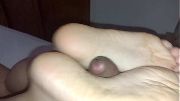 Ma Copine M'a Donné Un Footjob Secondes
