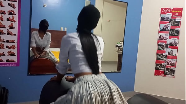 Download Video - DELICIOSO CHOCOLATE&excl;&excl; LATINA MORENA SE INICIA EN EL PORNO AMATEUR&excl;&excl; SEXY MORENA SE EXCITA MIENTRAS SE MIRA EN EL ESPEJO&comma; LUEGO SE TOCA SUS NALGAS Y SUS TETAS MORENAS&period; PORNO REAL CASERO AMATEUR