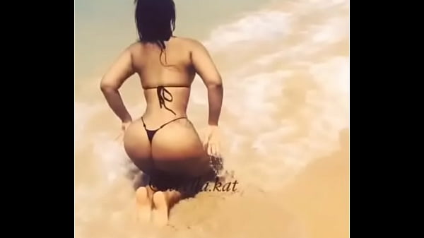 Booty in beach (short video)