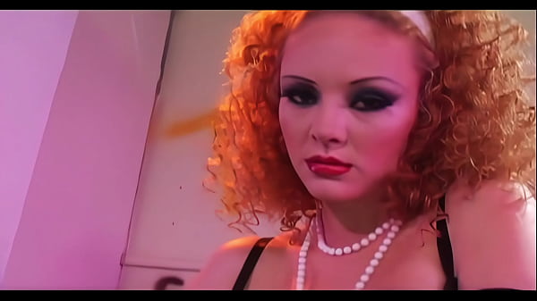 Daisy Marie a le feu dans le bas de ses reins