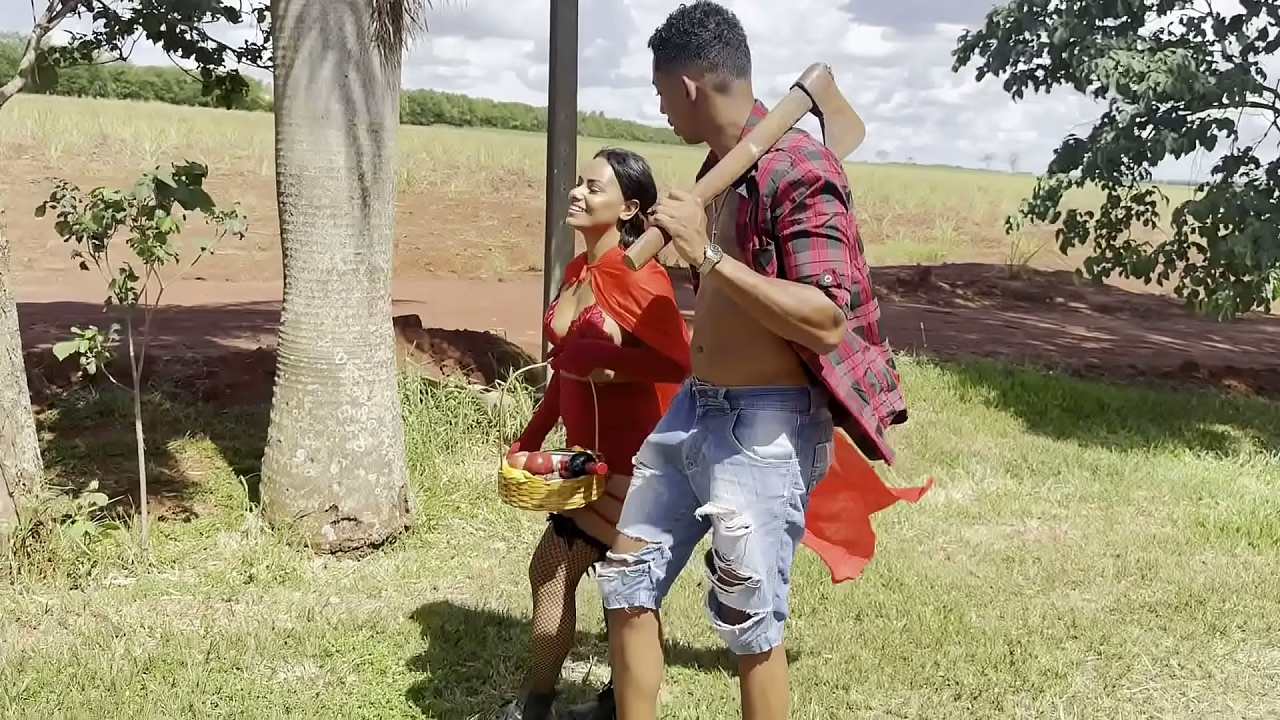 chapeuzinho vermelho muito safadinha encontra com lenhador comedor na floresta (COMPLETO NO RED)