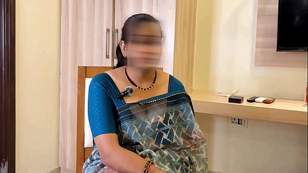 Download Video - Bhabhi ji live in new flat gave a gift to neighbor Devar ji&comma; first time xxx video in Hindi audio