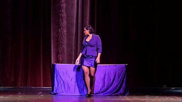 Download Video - Burlesque Iris Le moure