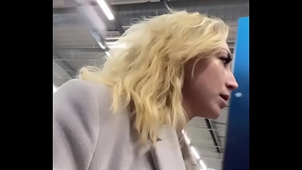 Vidéo complète ce vendredi ...Je me suis godée dans les vestiaires d’un ...