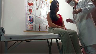 Gynecologist sticks finger in patient's anus and fucks her!