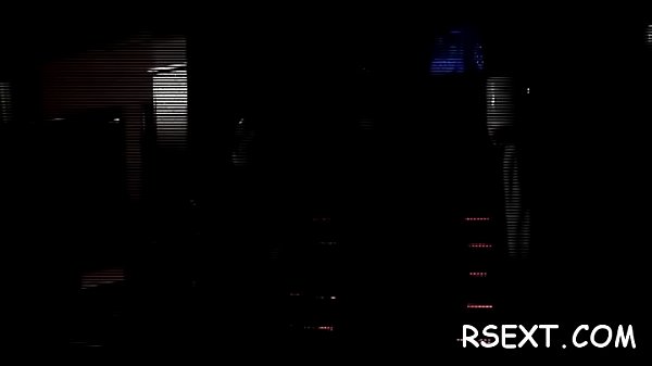 Una Puttana Matura Succhia Un Cazzo E Viene Scopata In Molte Pose