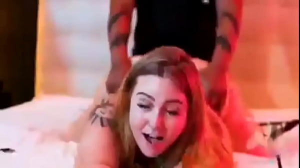 Je Parie Qu'elle A Mal Au Dos