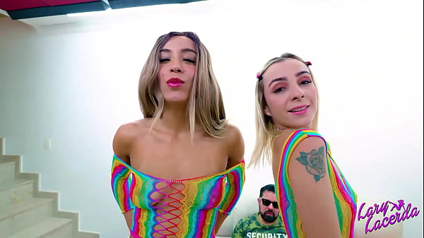 CHAMEI MINHA AMIGA PRA FODER COM MEU VIZINHO NA MINHA FRENTE