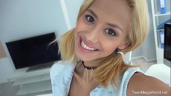 Beauty-Angels.com - Veronica Leal - Blonde with a camera