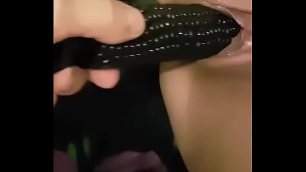 Gode De Maïs Provoque Plusieurs Orgasmes Giclées Webcam -