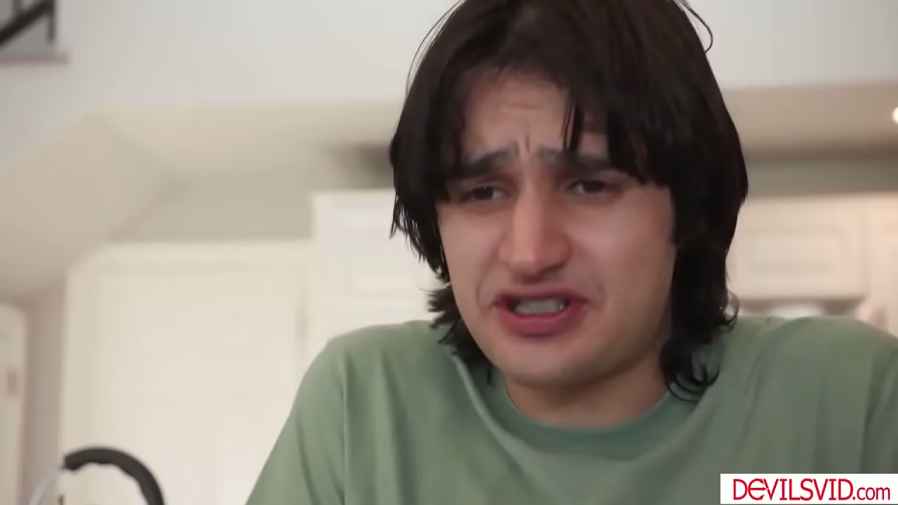 Stepsis caught stepbro getting hard then sucks his big cock