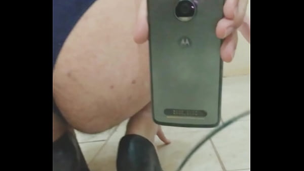 Sozinha em casa esperando um macho
