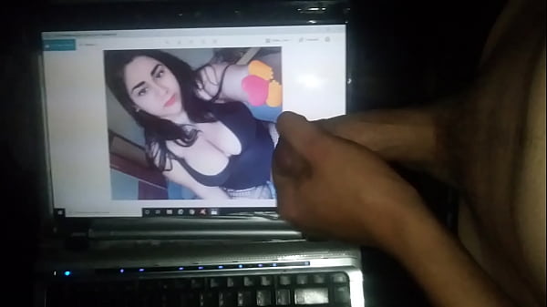 Download Video - Llenando de semen a la tetona de Valeria