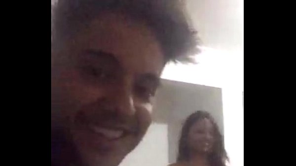 Download Video - Safadinha mostrando os peitinhos