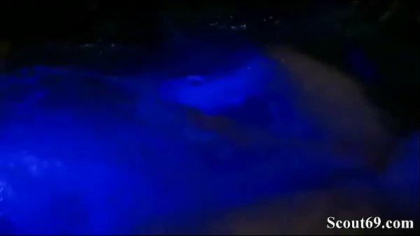 Download Video - Deutsche MILF fickt Jungspund mit MEGA Pimmel im Whirlpool