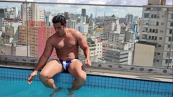 YURI GA&Uacute;CHO - PISCINA E PUTARIA