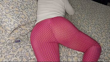 El cachondo de mi ahijastro me despierta y me folla el culo bien rico