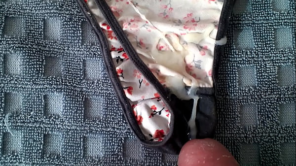 Homenagem cunhada. gozando na calcinha dela